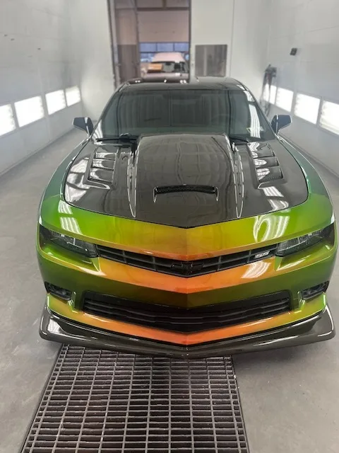Chevrolet Camaro SS finished with chameleon green-to-orange PeelClear color change, front view